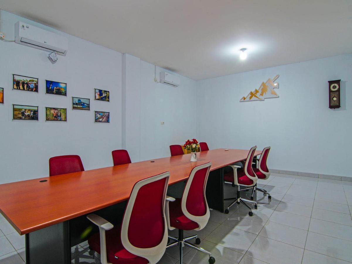 Oyo 92300 Koala House Otel Pekanbaru Dış mekan fotoğraf